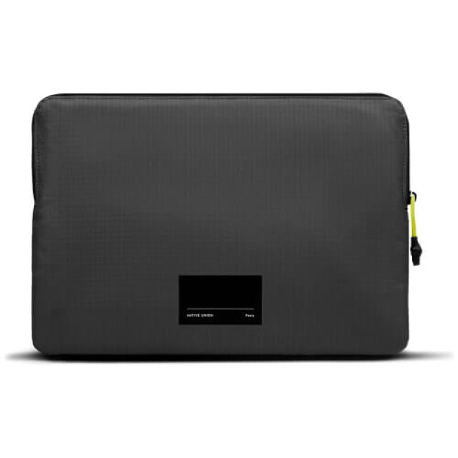 Чехол Native Union Ultralight 16'' Sleeve Case Black для MacBook Pro 16'' (STOW-UT-MBS-BLK-16)